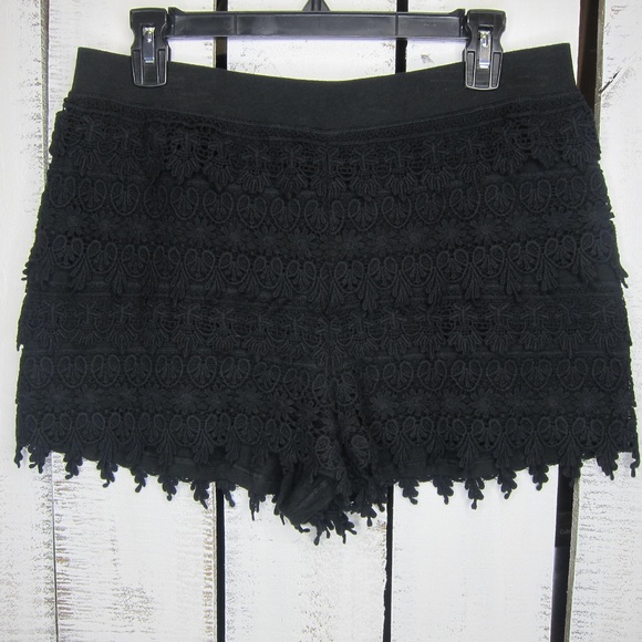 Express Pants - Express Laced Shorts Size M